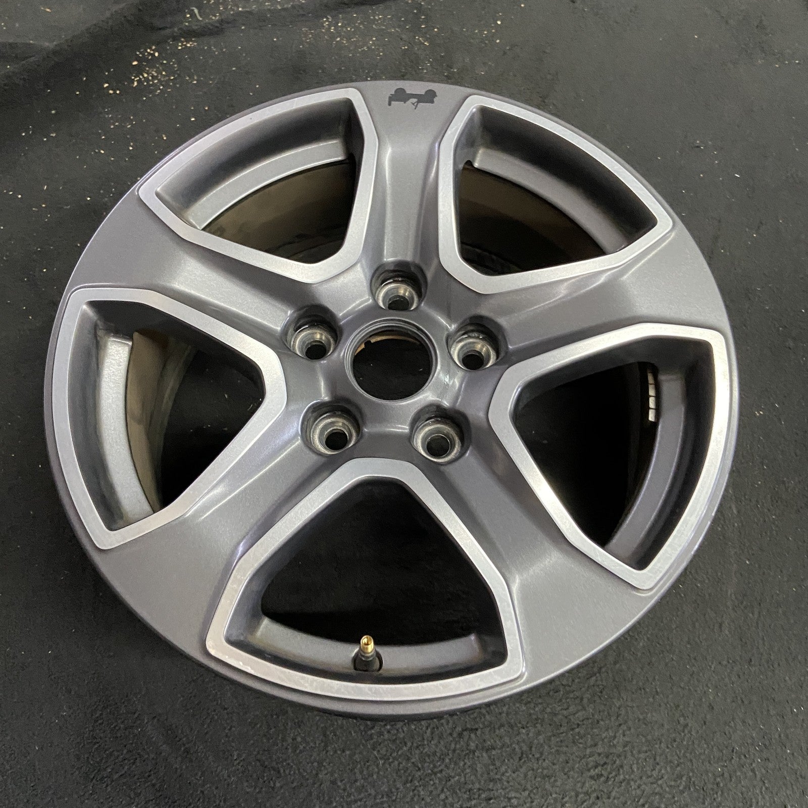 Jeep POLISHED GREY WRANGLER OEM Wheel 2018-2020 X 6th digit 5VH241A7AA ...