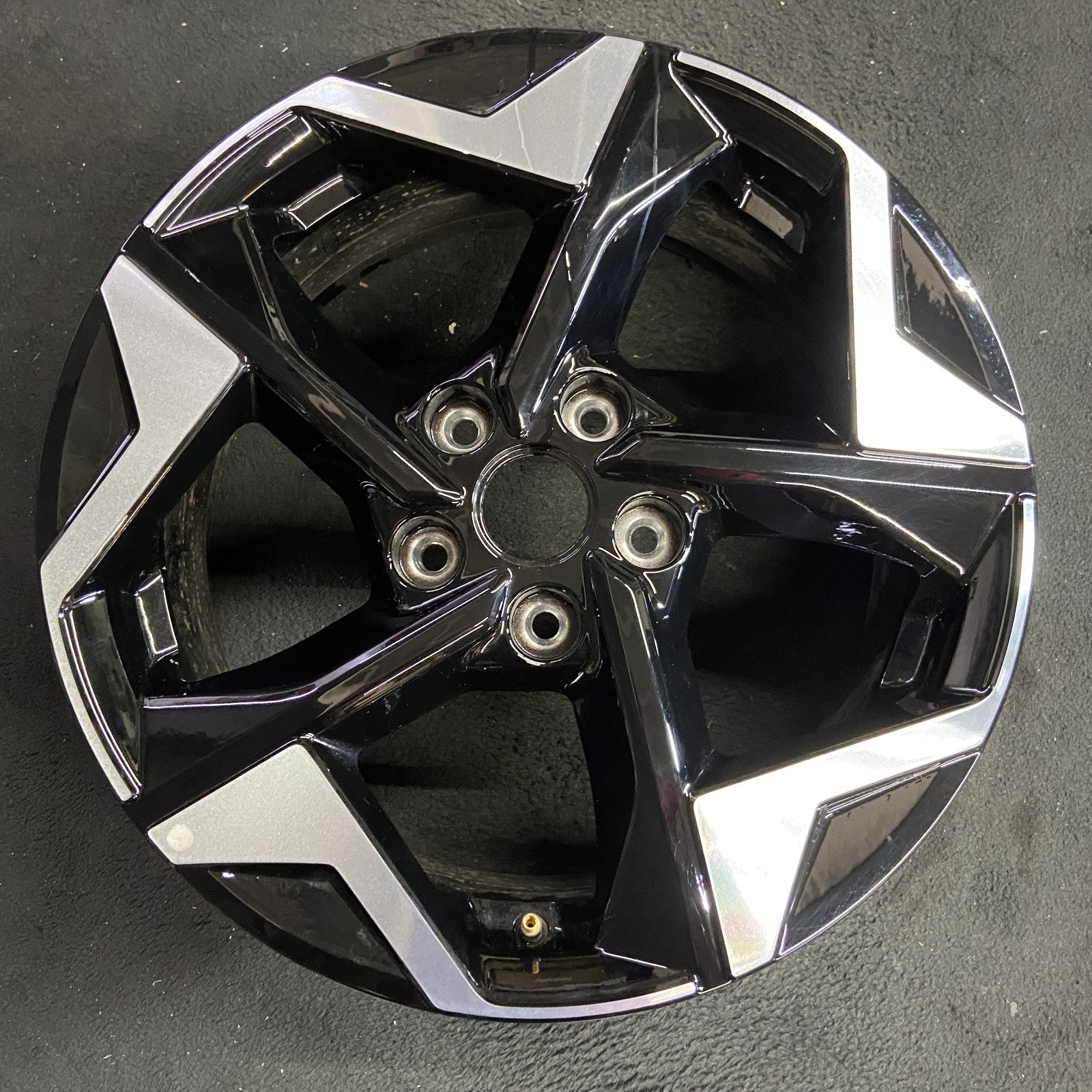 Kia MACHINED BLACK SELTOS OEM 2024 17x7 Inch 52910Q5500 5 spoke Factory ...