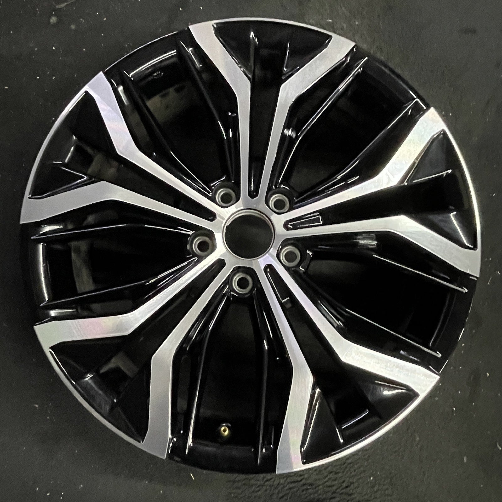 Toyota MACHINED BLACK CROWN OEM 2023-2024 19x7 Inch 5 spoke 4261130K60 ...